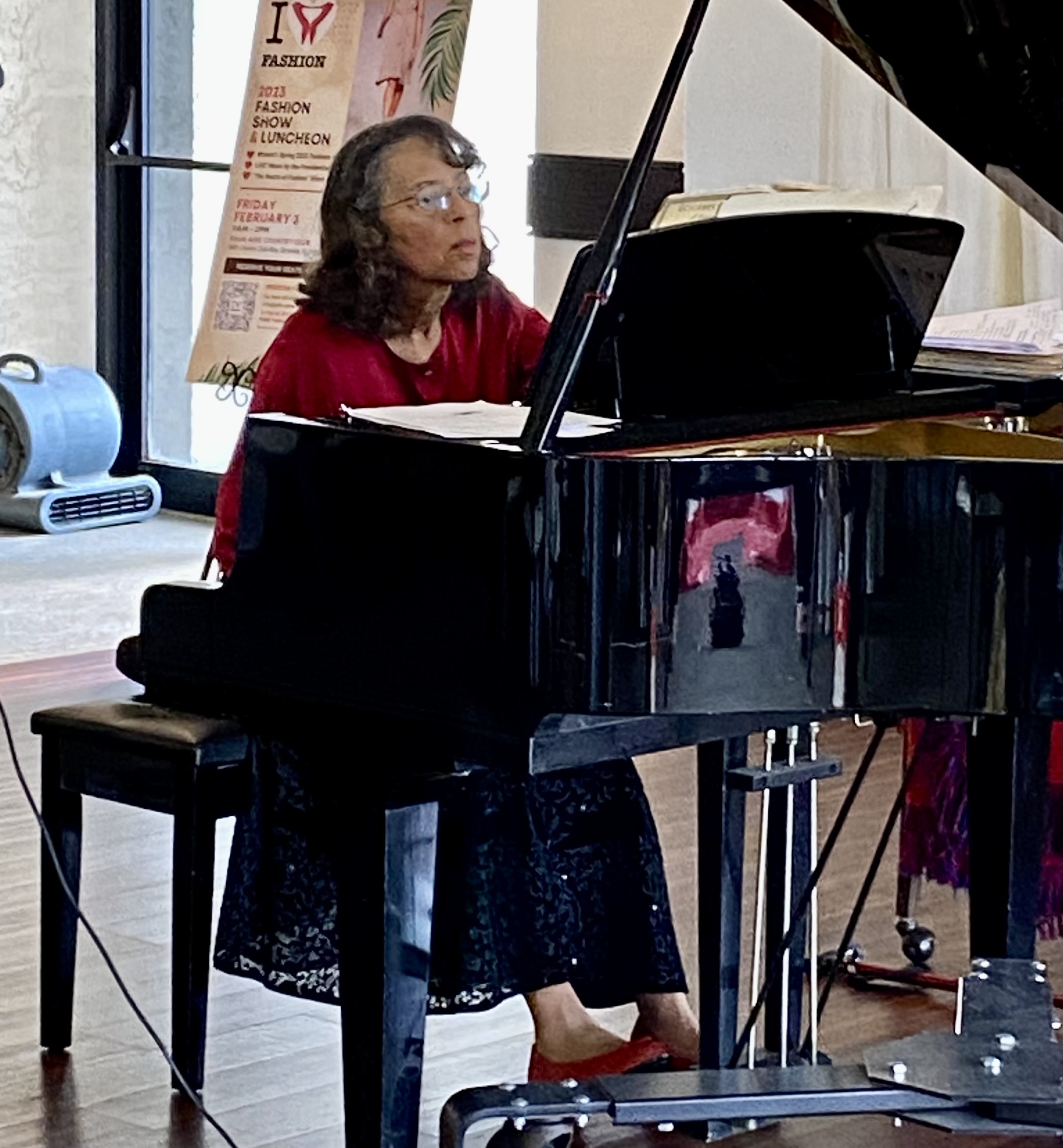 AWARD-WINNING DR. MARSHA KINDALL-SMITH PERFORMED AT THE DECEMBER 16TH HOLIDAY LUNCHEON.